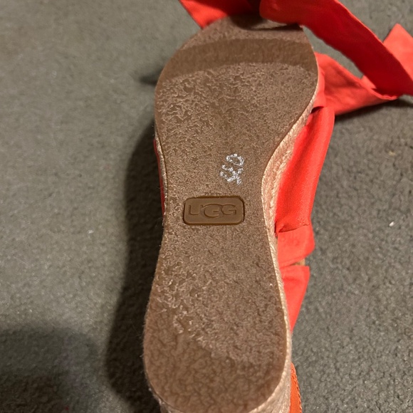 Ugg orange sandals Brand New - Picture 3 of 3